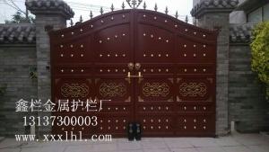 鑫欄金屬制品公司為延津住宅戶(hù)安裝歐式大門(mén)！